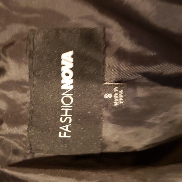 Fashion Nova beautiful puffer type coat size small - Picture 9 of 9